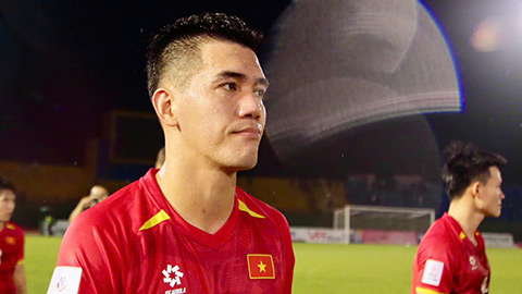 Vì sao Tiến Linh không rời sân trước yêu cầu thay người?  Vì sao Tiến Linh không rời sân trước yêu cầu thay người?