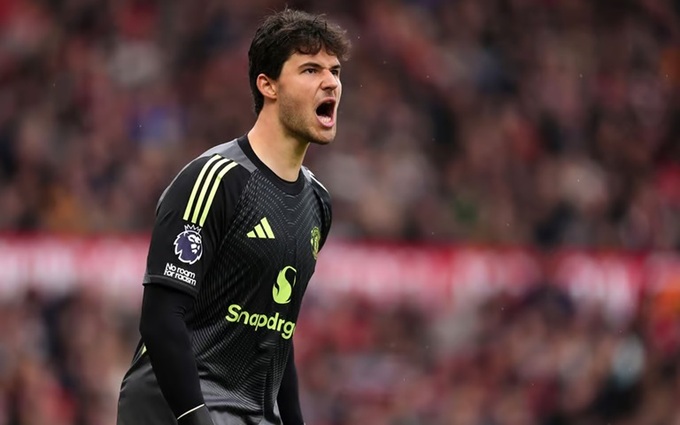 Senne Lammens chơi cực hay trong chiến thắng 2-0 của MU trước Sunderland