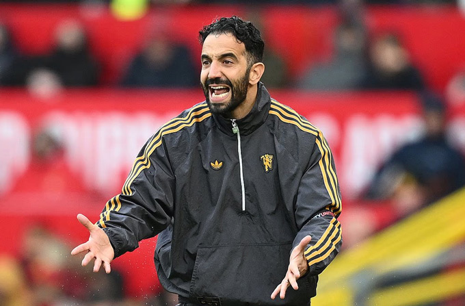 Amorim chỉ trung thành với sơ đồ 3 hậu vệ