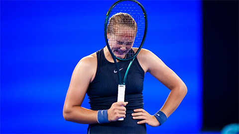 Mirra Andreeva khủng hoảng vì truyền thông  Mirra Andreeva khủng hoảng vì truyền thông