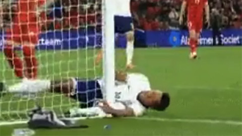 Ollie Watkins chấn thương kinh hoàng  Ollie Watkins chấn thương kinh hoàng