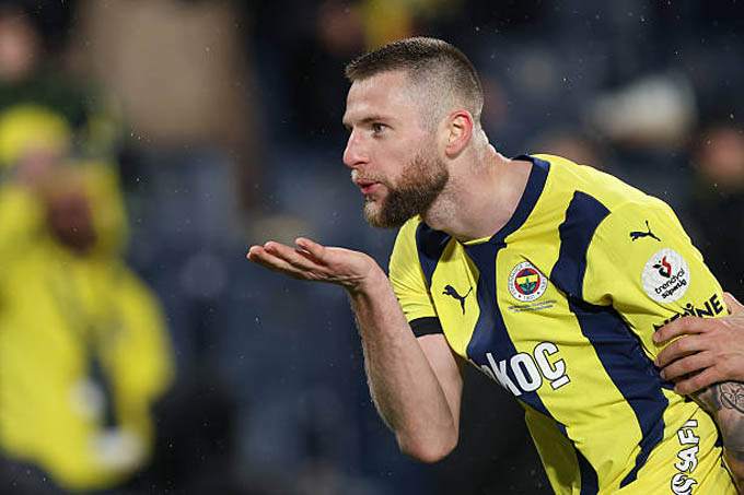 Milan Skriniar được MU theo sát