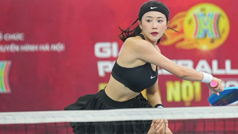 Hot girl Bình 'Gấu' đập pickleball kinh hồn bạt vía, fan lo cho… chồng tương lai  Hot girl Bình 'Gấu' đập pickleball kinh hồn bạt vía, fan lo cho… chồng tương lai
