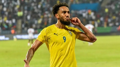  Aubameyang ghi 4 bàn trong trận cầu điên rồ