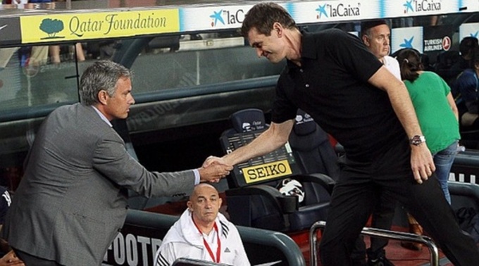 Mourinho bắt tay "nạn nhân" Vilanova 1 năm sau scandal