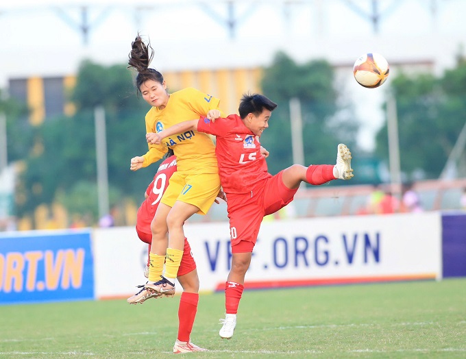 Hà Nội (vàng) đã 10 năm không vô địch. Ảnh: Phan Tùng 