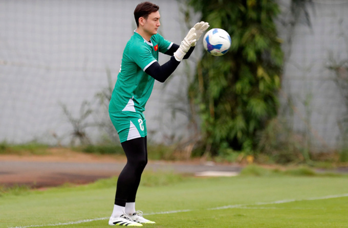 Đặng Văn Lâm có phong độ ấn tượng tại V.League trong màu áo Ninh Bình. Ảnh: Anh Khoa