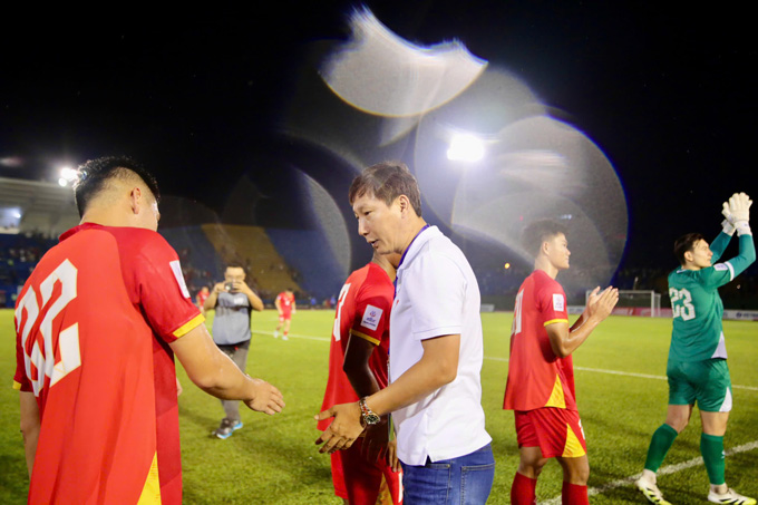 HLV Kim Sang Sik liệu có thay đổi nhân sự cho lượt về gặp Nepal? Ảnh: Anh Khoa