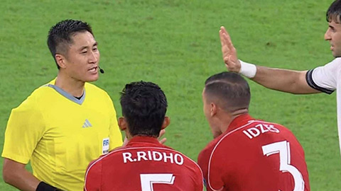 Indonesia chịu 3 thẻ đỏ liên tiếp vì tấn công trọng tài Trung Quốc  Indonesia chịu 3 thẻ đỏ liên tiếp vì tấn công trọng tài Trung Quốc