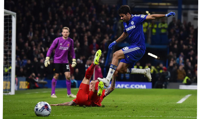 Costa từng bị cấm thi đấu 3 trận vào năm 2015 sau pha giẫm đạp lên Skrtel