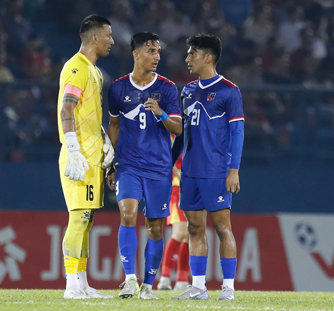 Nghị lực phi thường của cầu thủ Nepal - Ảnh: Anh Khoa 