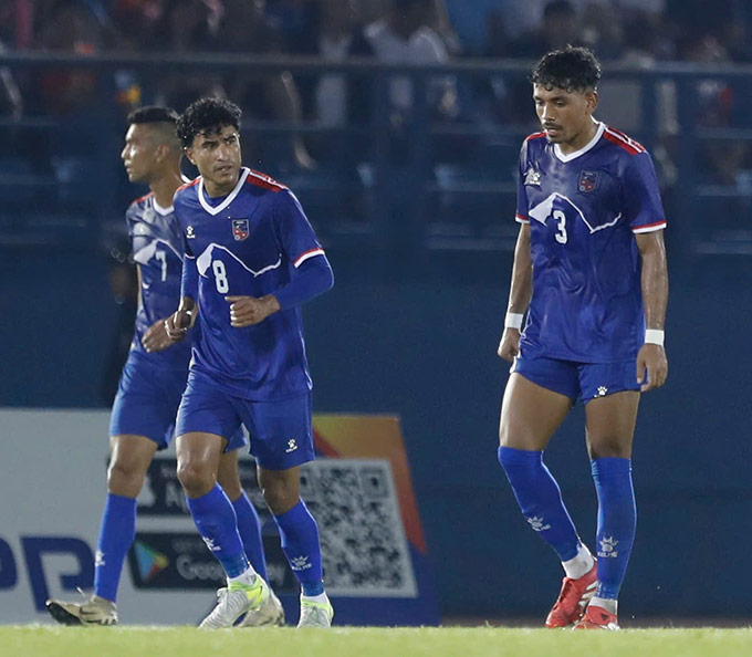 Cầu thủ Nepal hạnh phúc khi được chơi bóng đá - Ảnh: Anh Khoa 