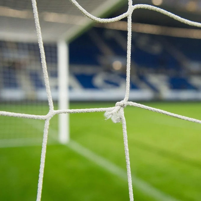 Tấm lưới rách được bán đấu giá và quyên góp cho tổ chức từ thiện