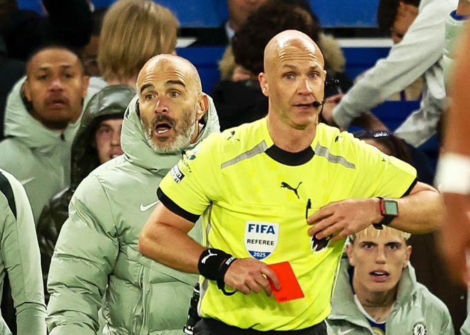 Maresca dính thẻ đỏ