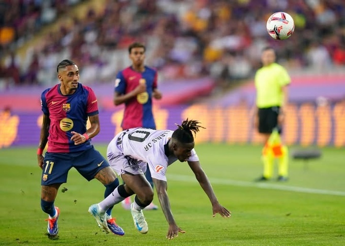 Ngoài những bàn thắng và kiến tạo, Raphinha còn đem lại tinh thần chiến đấu rực lửa.