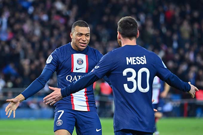 Kylian Mbappe và Messi trong màu áo PSG