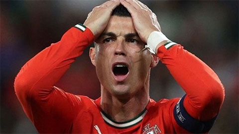 Cristiano Ronaldo tông xe vào gốc cây  Cristiano Ronaldo tông xe vào gốc cây