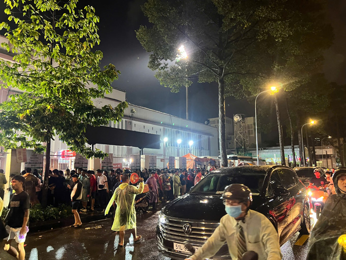 Lực lượng an ninh và bảo vệ đã phải làm việc hết công suất