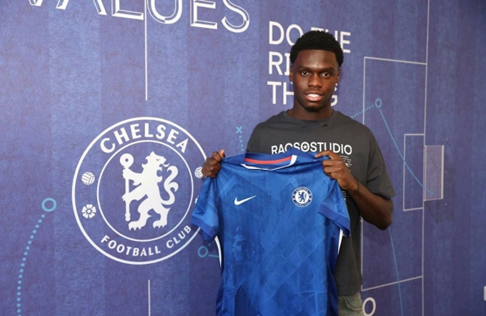 Osagie chính thức gia nhập Chelsea sau quãng thời gian thử việc