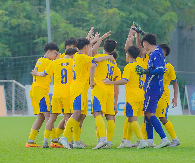 Mỗi đội bóng trẻ đều được thi đấu tổng cộng 14 trận như nhau