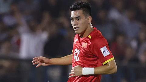 Vì sao HLV Kim Sang Sik phải thay Hoàng Đức?  Vì sao HLV Kim Sang Sik phải thay Hoàng Đức?