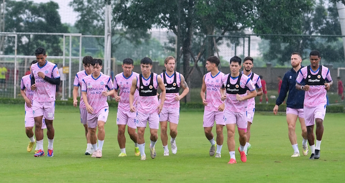 CAHN tập luyện chuẩn bị cho chuyến làm khách của SLNA. Ảnh: FBNV 