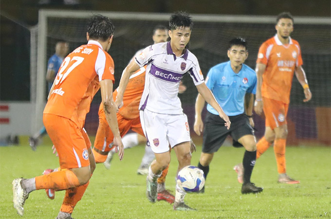 Becamex TP.HCM sẽ có chuyến đi đầy khó khăn trên sân Nam Định ở vòng 7