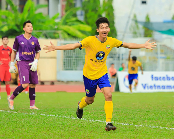 Đội bóng sinh viên có chiến thắng đầu tiên trong lịch sử giải chuyên nghiệp quốc gia 