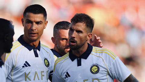 Cristiano Ronaldo khiến cho đồng đội mới 'sốc toàn tập' Cristiano Ronaldo khiến cho đồng đội mới 'sốc toàn tập'