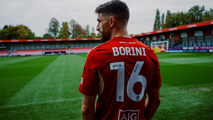  Borini đã ký hợp đồng ngắn hạn với Salford City