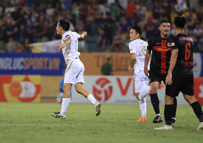 Nỗ lực của Hà Nội ở giai đoạn cuối trận là không đủ - Ảnh: Minh Tuấn 