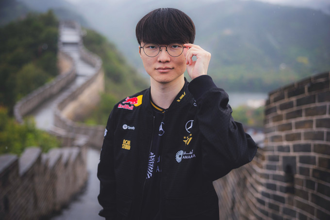 T1 của Faker đã bị dồn vào chân tường