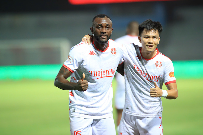 Chỉ trong 10 phút của hiệp 1, Hải Phòng có liên tiếp 2 bàn thắng. Ảnh: Phan Tùng