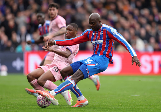 Mateta là tiền đạo có chiều cao, tốc độ, càn lướt và khả năng dứt điểm ấn tượng