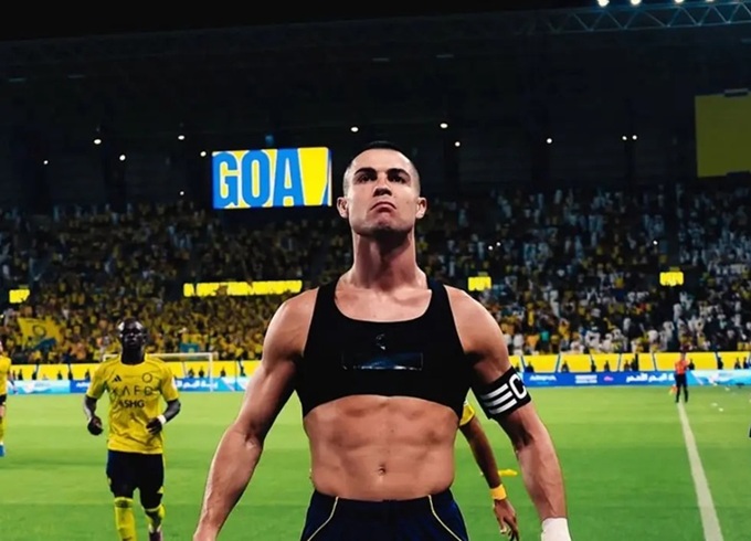 Ronaldo, tóc mới, siêu phẩm và bàn thắng thứ 800
