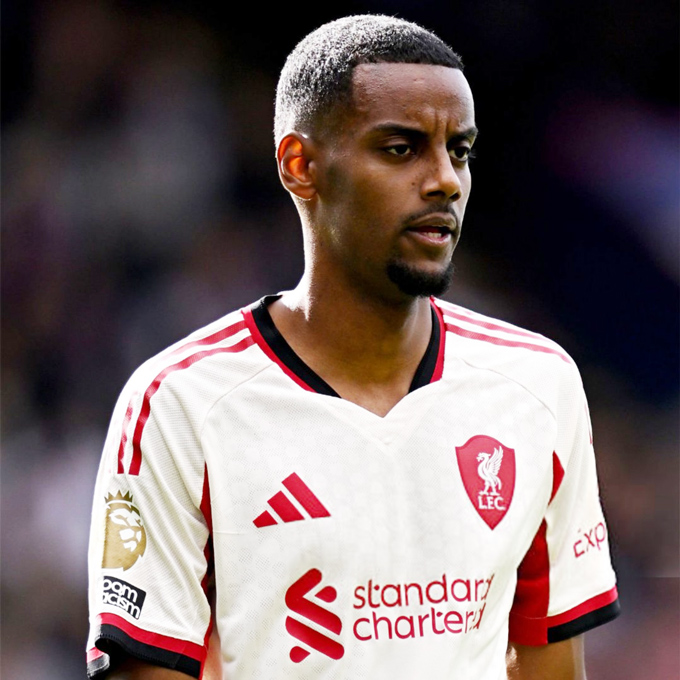 Isak chưa tìm thấy sự hoà nhập với các đồng đội mới tại Liverpool