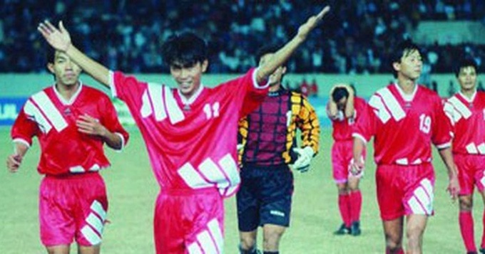 Cựu tuyển thủ Trần Minh Chiến trong trận bán kết thắng Myanmar tại SEA Games 1995. Ảnh: Tư liệu