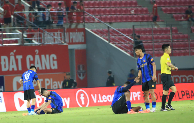 Đội bóng của bầu Đức đã bị đẩy xuống đáy bảng xếp hạng - Ảnh: Phan Tùng