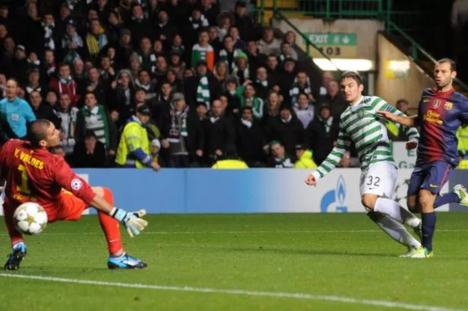 Tony Watt ghi bàn nâng tỷ số lên 2-0 cho Celtic