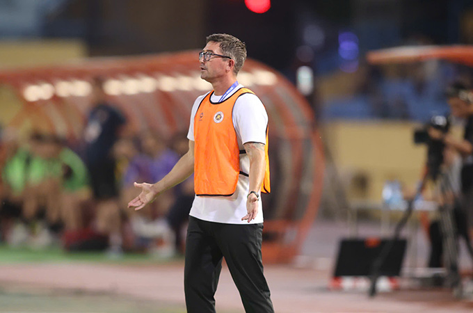 Dù ra mắt thất bại nhưng HLV Kewell đã gieo thêm nhiều niềm tin cho NHM CLB Hà Nội - Ảnh: Minh Tuấn 