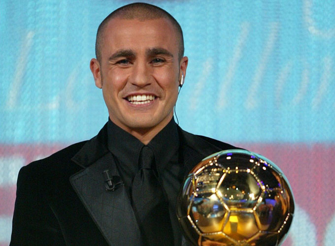 Cannavaro giành Quả Bóng Vàng 2006 sau khi cùng ĐT Italia vô địch World Cup