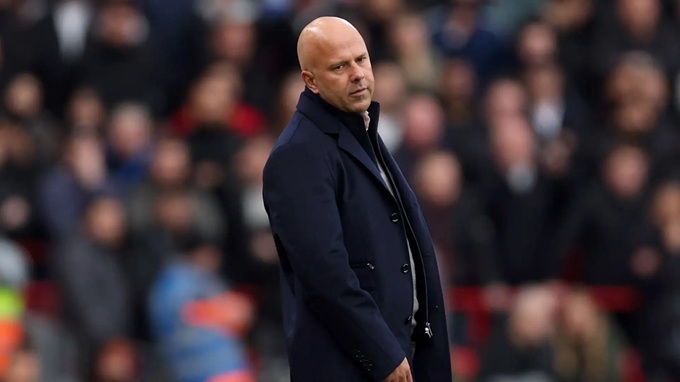 Arne Slot đang là tâm điểm chỉ trích sau 4 trận thua liên tiếp