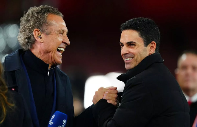 Arteta (phải) đang biến Arsenal thành cỗ máy hủy diệt