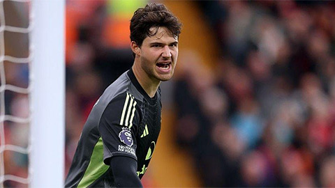 Sai sót của Lammens trước Liverpool mà MU không thể bỏ qua  Sai sót của Lammens trước Liverpool mà MU không thể bỏ qua