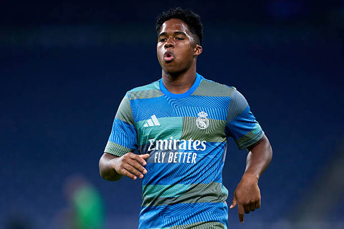 Endrick nên rời Real để có thể thường xuyên ra sân