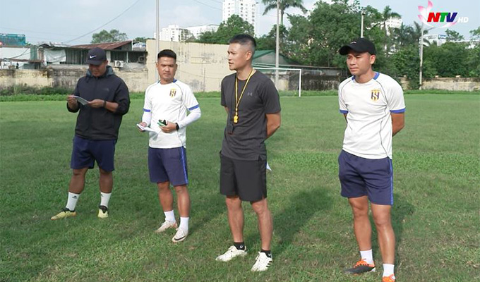 Công Vinh làm HLV thực tập tại đội trẻ SLNA - Ảnh: TH Nghệ An 