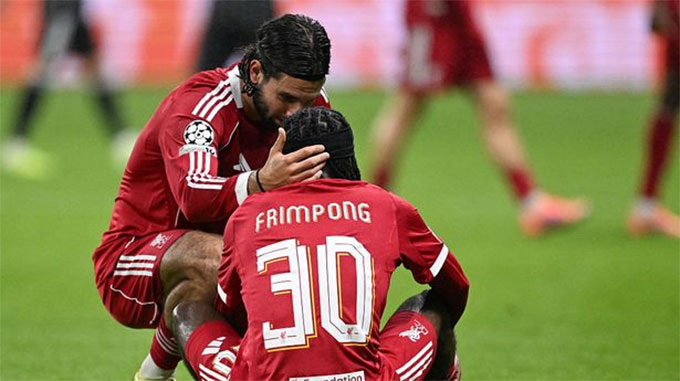 Frimpong vừa phải rời sân giữa chừng ở trận Liverpool đại thắng Eintracht Frankfurt