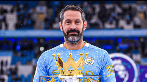 Thủ môn gây tranh cãi nhất lịch sử Man City giải nghệ  Thủ môn gây tranh cãi nhất lịch sử Man City giải nghệ