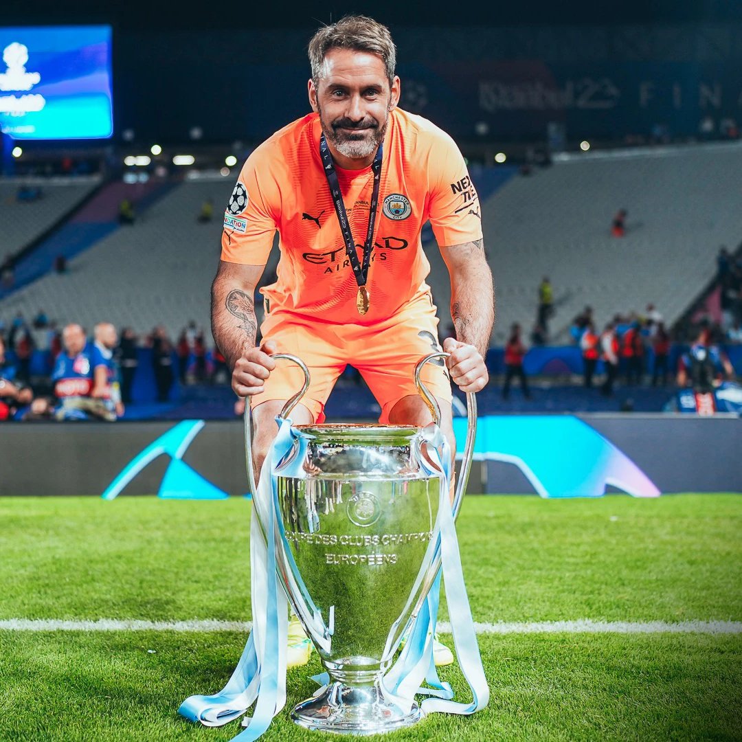 Carson giành nhiều danh hiệu với Man City dù ít thi đấu