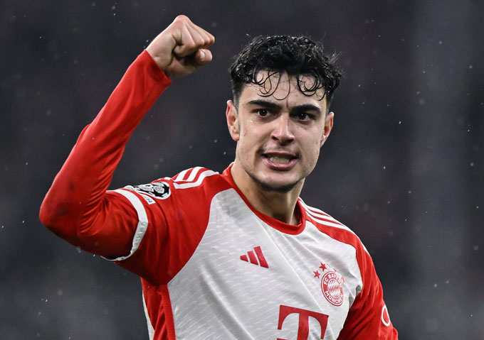  Pavlovic trong màu áo Bayen